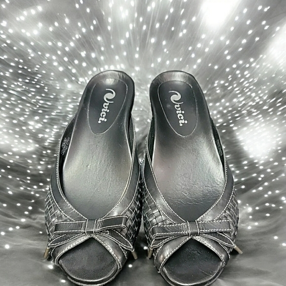 Vici Black Size 8 Weave slides with small heels. - Picture 6 of 7